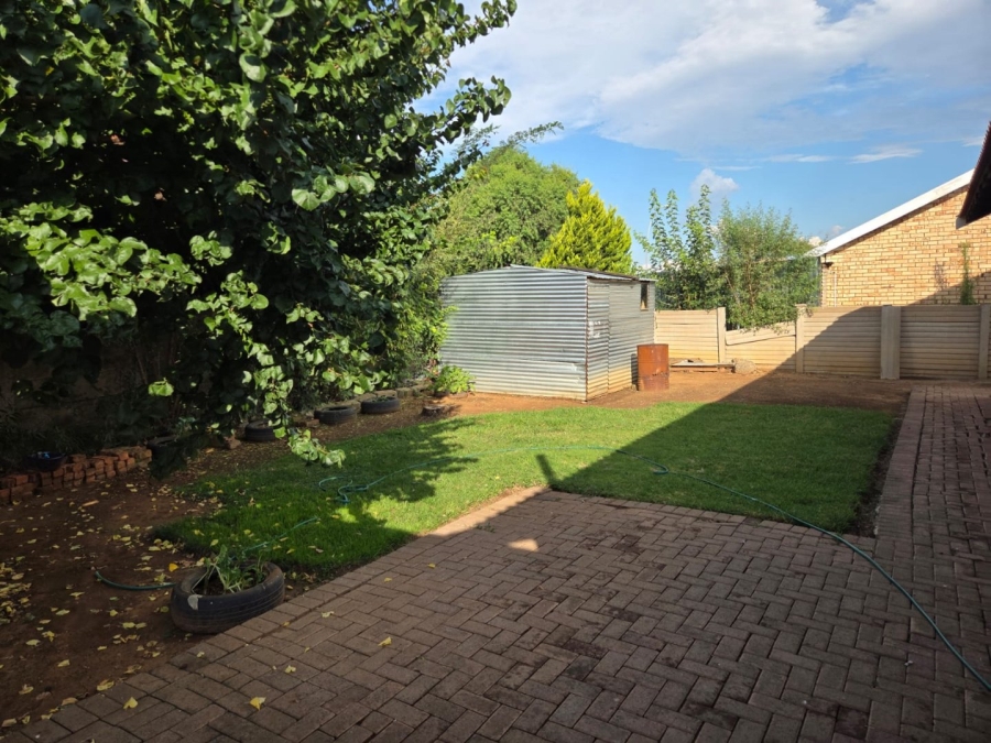 3 Bedroom Property for Sale in Lourierpark Free State